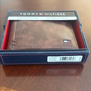 NWT Tommy Hilfiger Brown Leather Wallet RFID protected